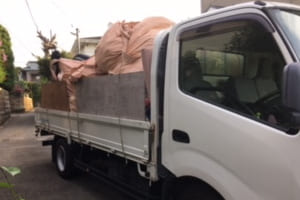 粗大ごみの回収車